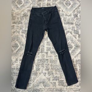 Women’s A&F Harper Black Distressed Skinny Jean